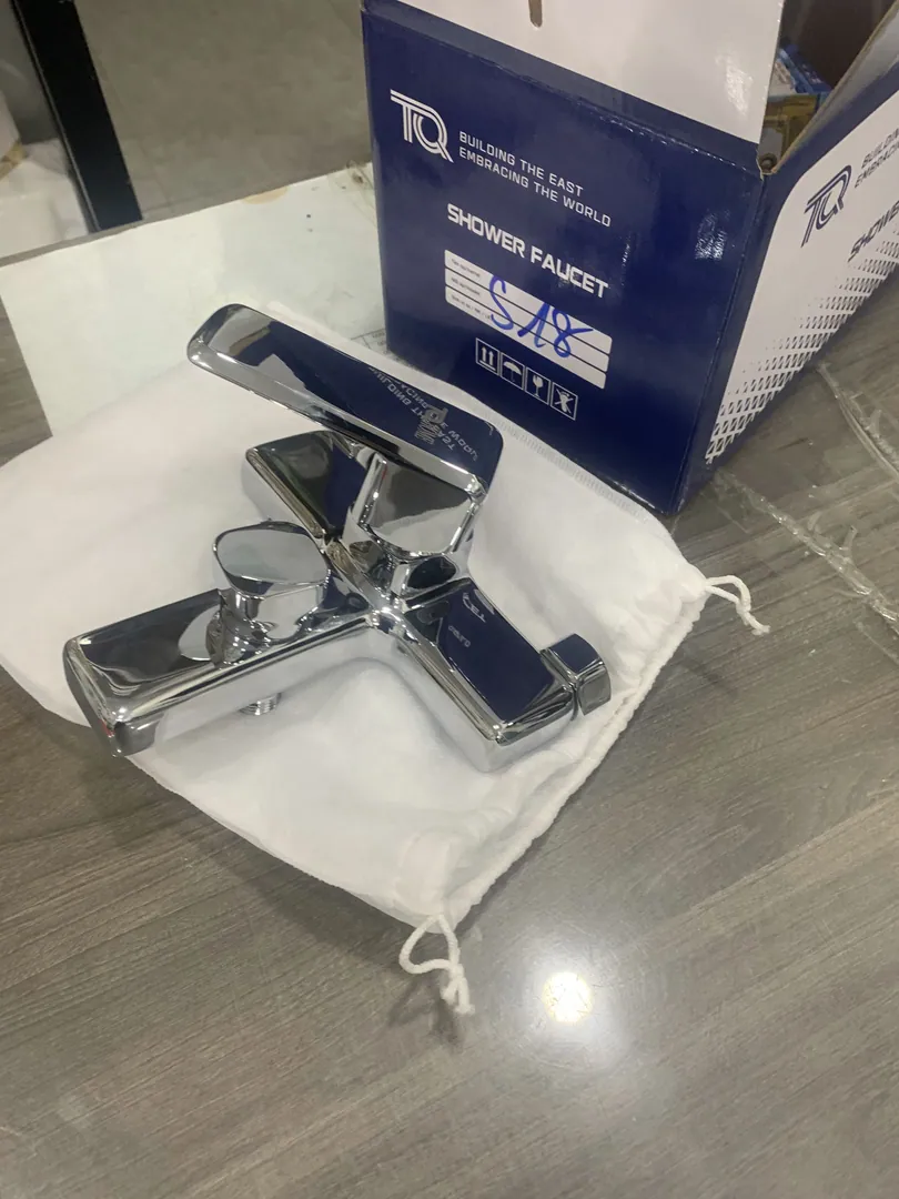 Vòi và bộ sen TQ Home chụp thực tế tại Hiền Hương